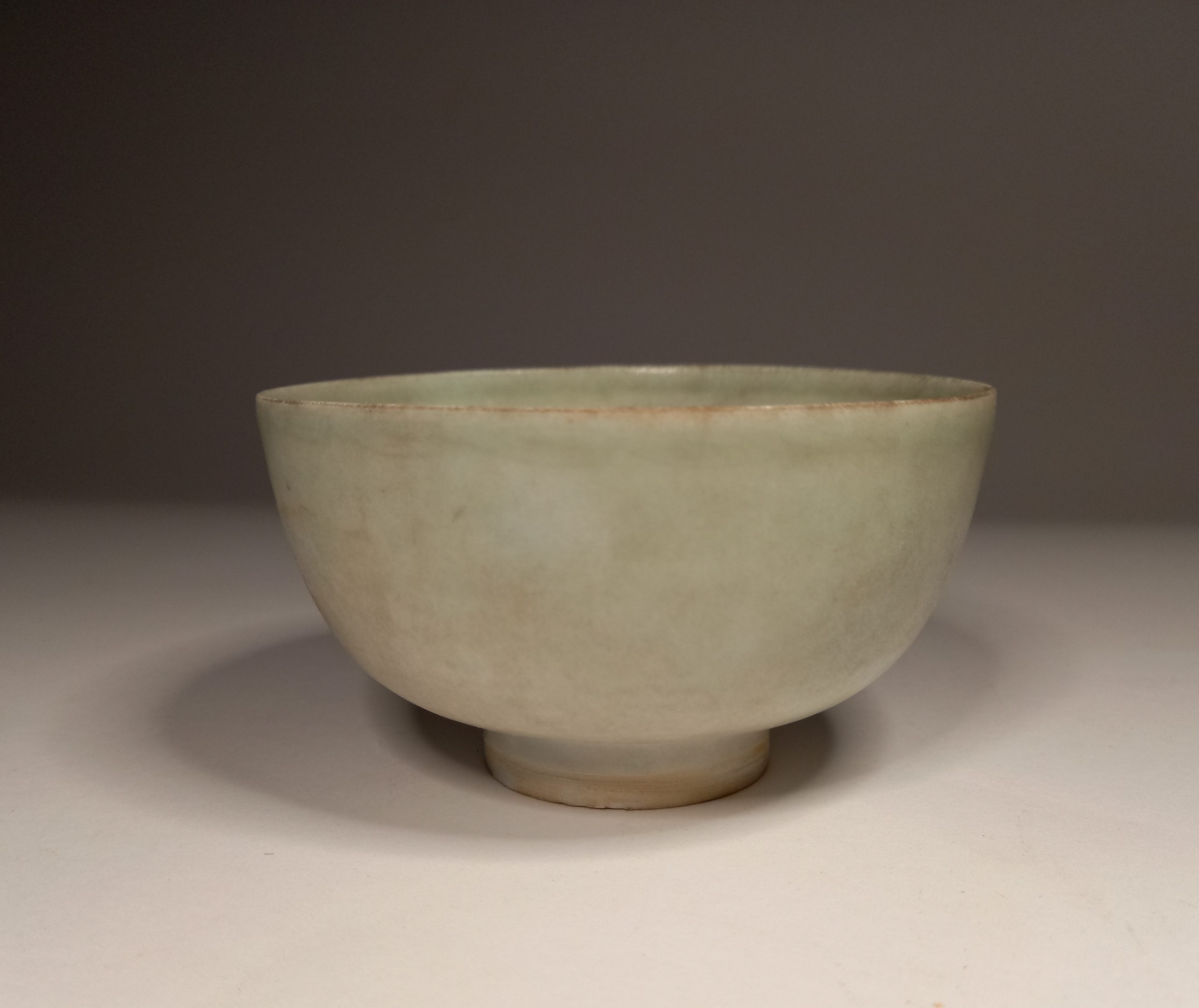 卵白釉樞府盞 Yuen white glaze cup