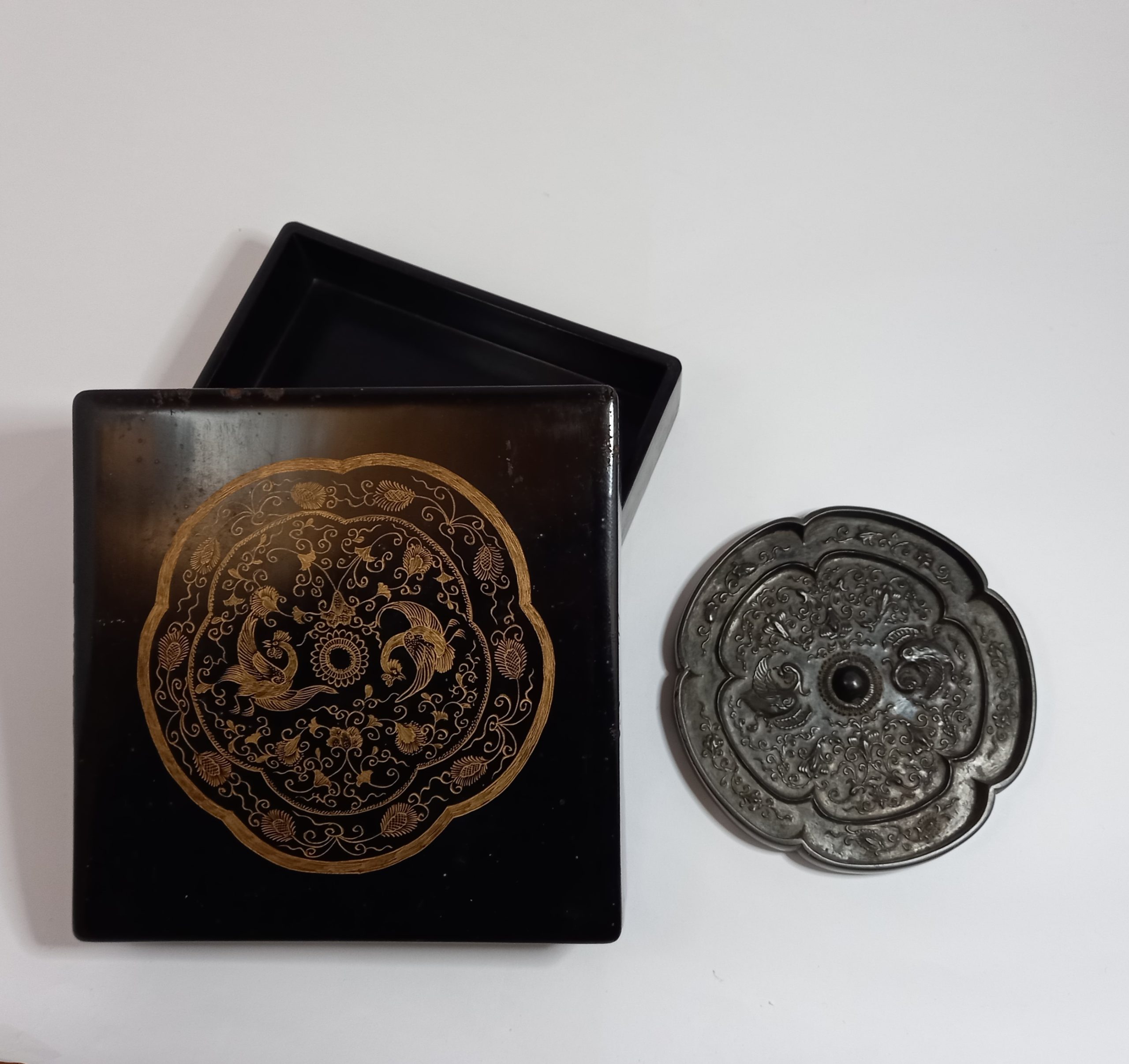 唐雙鳳銅鏡 Tang Bronze Mirror - Image 4