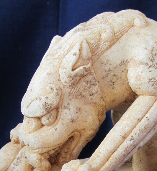 白石食人獅像 White marble lion figurine - Image 4