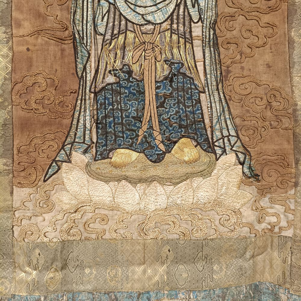 蹙金綉觀音像 Gold embroidered Bodhisattva - Image 3