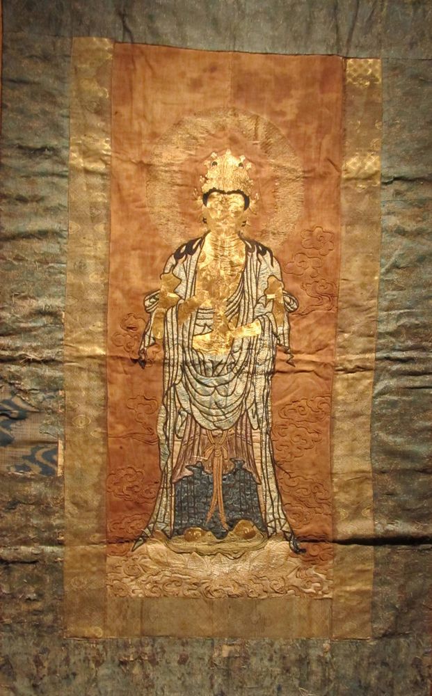 蹙金綉觀音像 Gold embroidered Bodhisattva