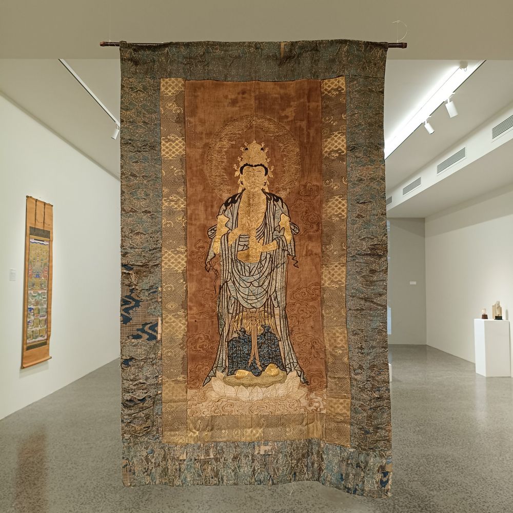 蹙金綉觀音像 Gold embroidered Bodhisattva - Image 6