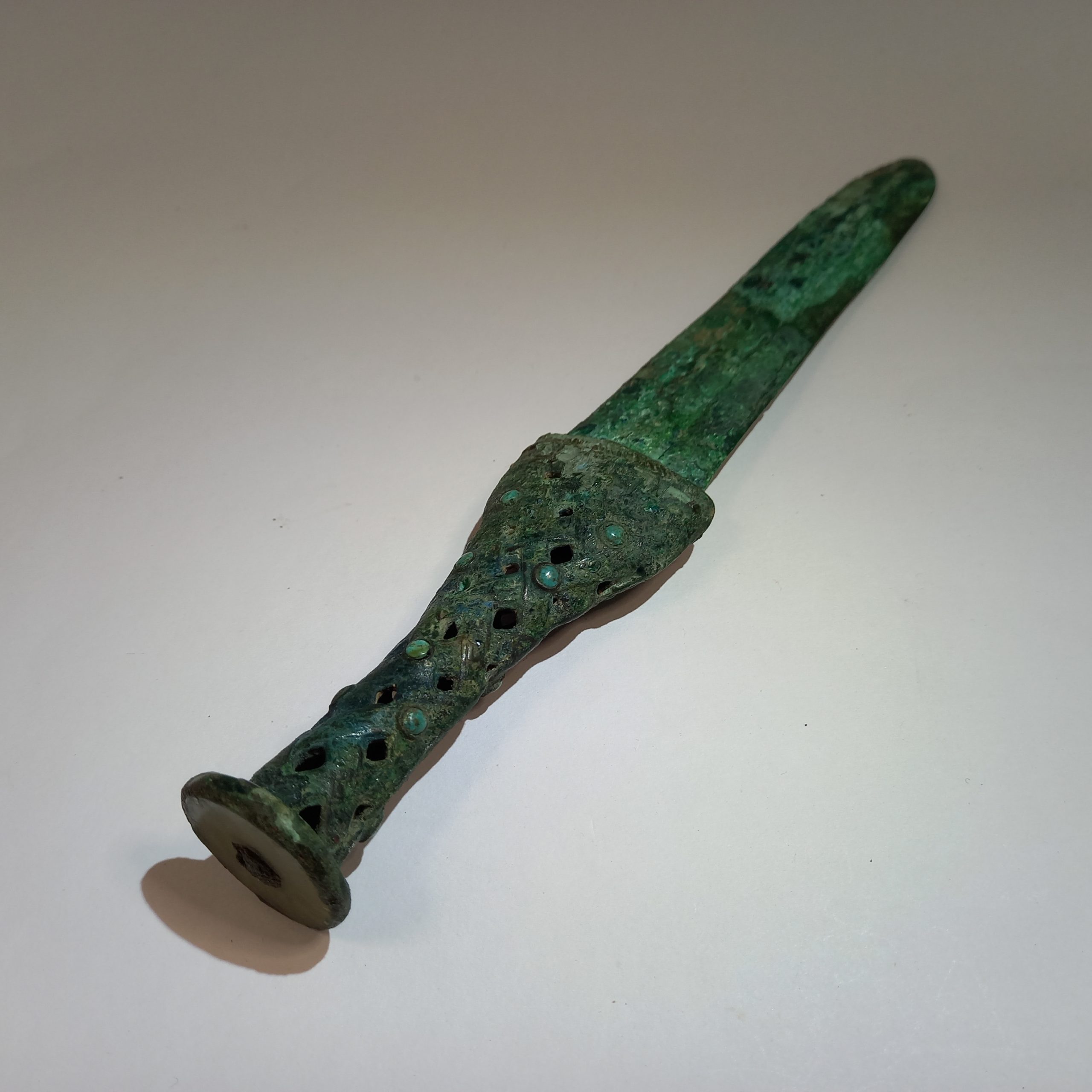Bronze turquoise dagger 鑲玉綠松石匕首