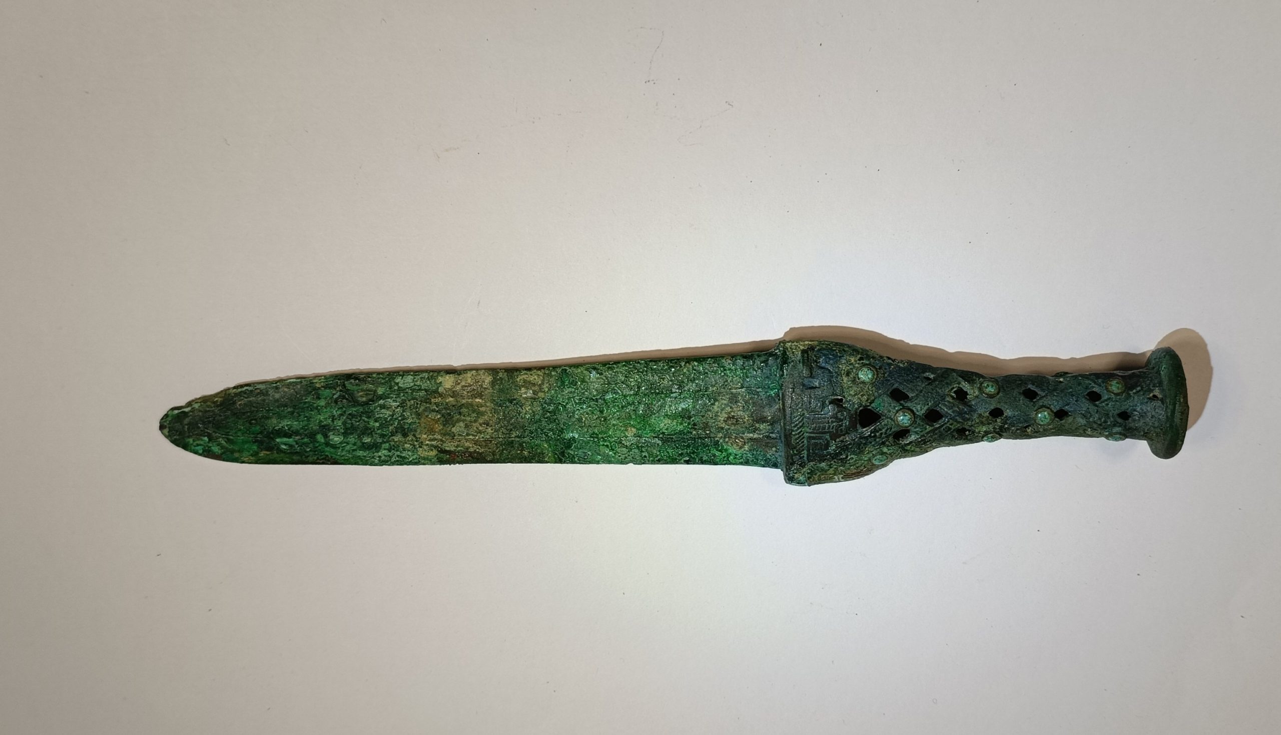 Bronze turquoise dagger 鑲玉綠松石匕首 - Image 2