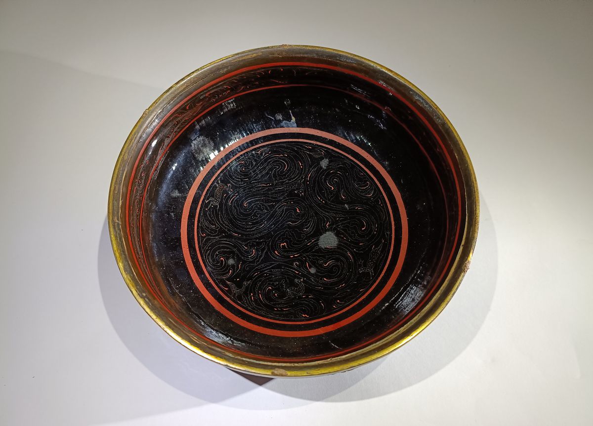 錐刻漆盤 Engraved lacquer bowl